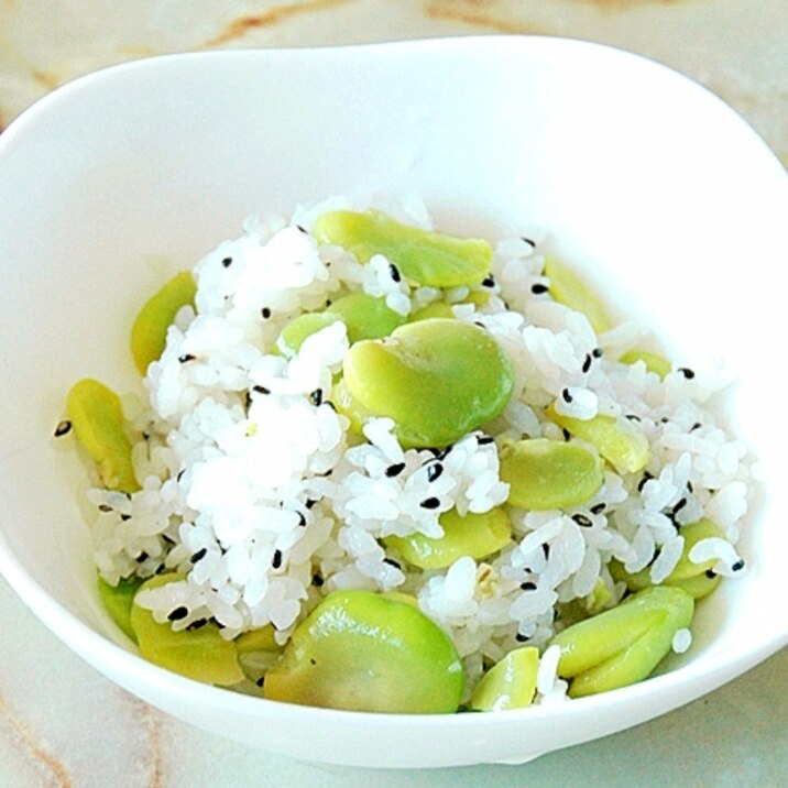白飯を使うから簡単!そらまめのシンプルな塩ごまご飯